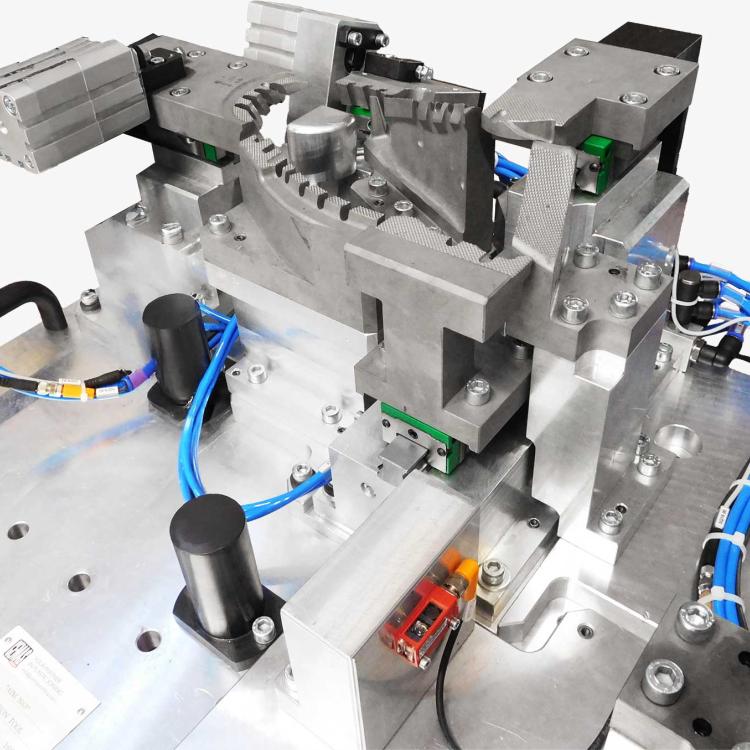 Vibration welding tool, lower fixture detail with contrast actuators and presence sensors