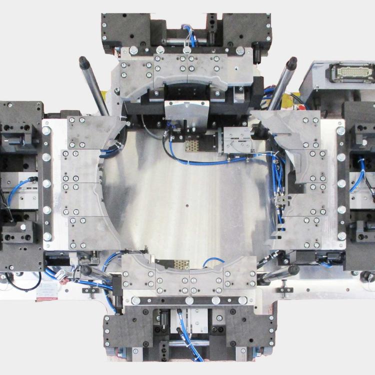 Vibration welding tool, lower fixture