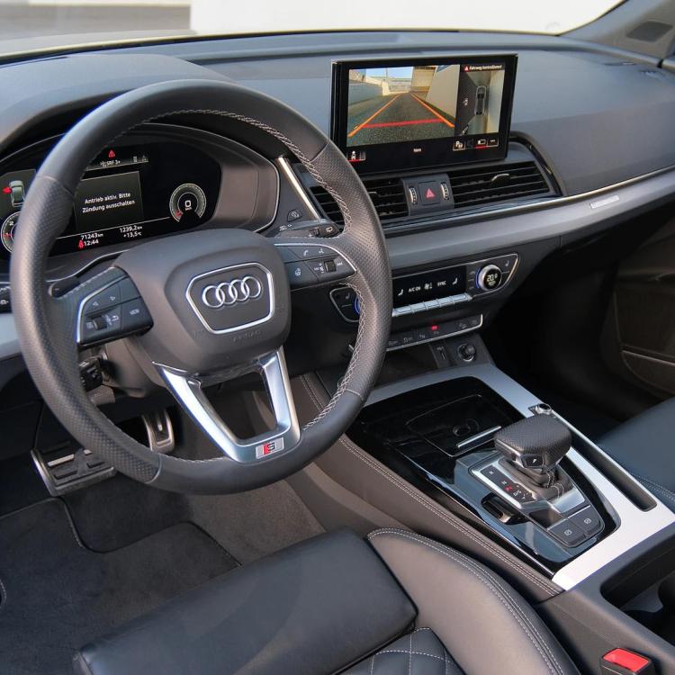 Audi Q5 dashboard and interior (credit: Motoscout24)