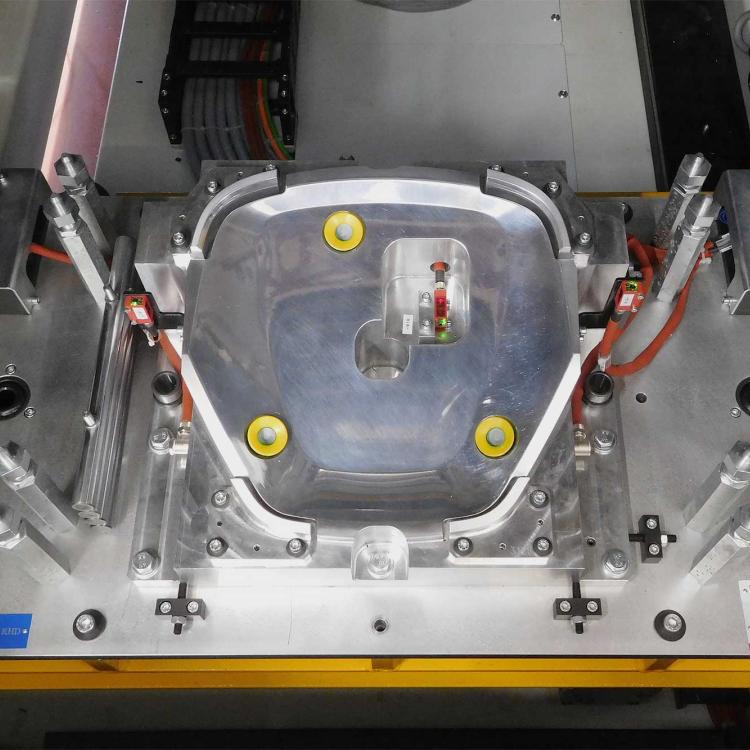 Infrared welding tool, lower fixture installed in machine
