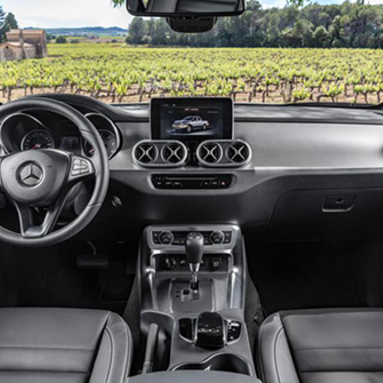 Cover dashboard application (credit: Mercedes Benz)