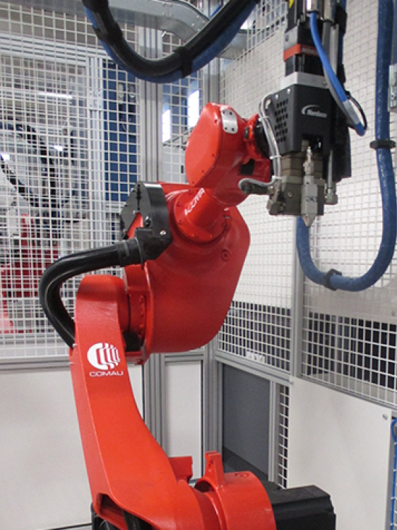 Gluing machine - robot