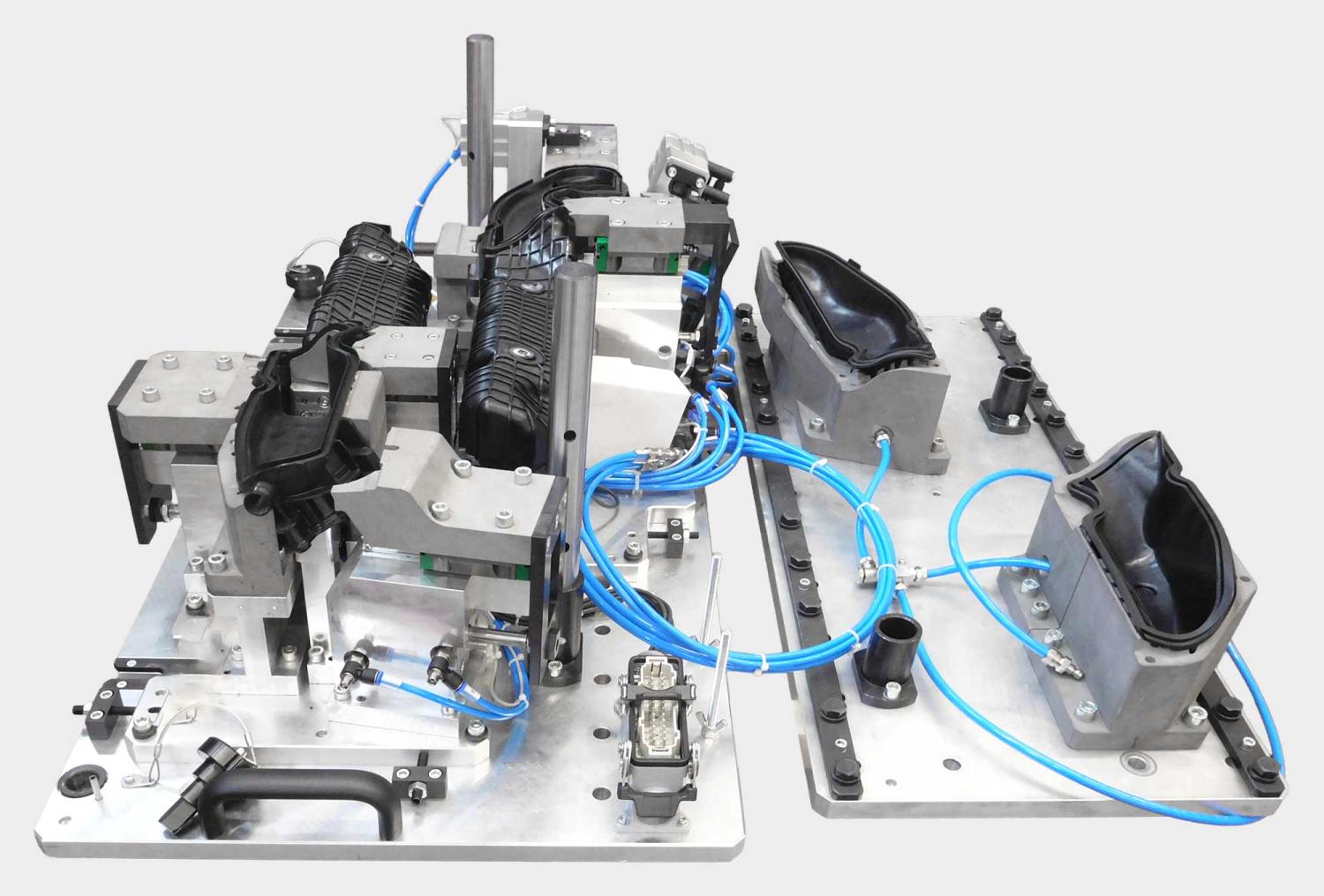 Vibration welding tool with loaded parts