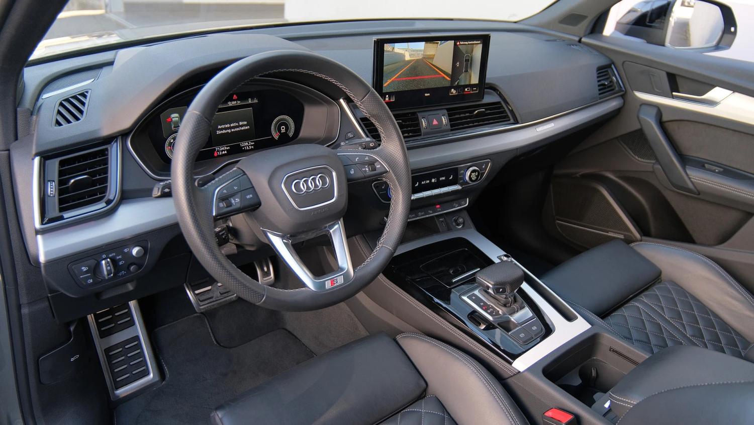 Audi Q5 dashboard and interior (credit: Motoscout24)