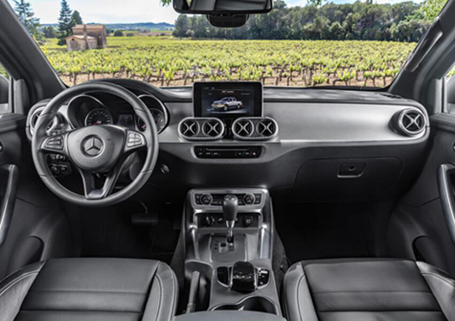 Cover dashboard application (credit: Mercedes Benz)